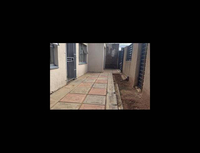 5 BEDROOM HOUSE FOR SALE IN MOLAPO